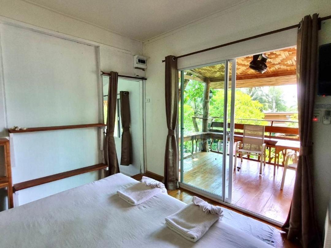 Mook Montra Resort Sea Front Koh Mook Exterior photo
