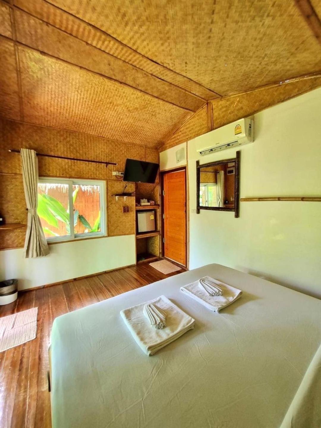 Mook Montra Resort Sea Front Koh Mook Exterior photo
