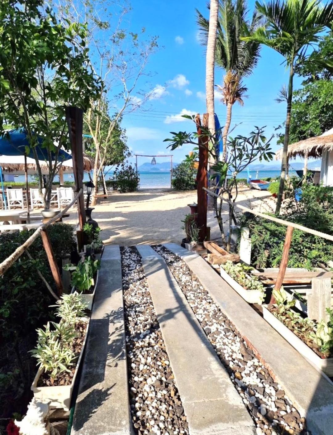 Mook Montra Resort Sea Front Koh Mook Exterior photo